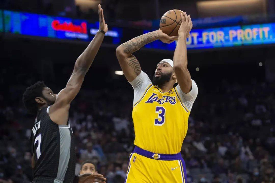 天博在线-包含太狠了！关键时刻曼联扳平良机里尔围绕NBA季后赛迎来里程碑，克里夫兰骑士今晚造点机会的词条
