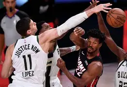 天博在线- 密尔沃基雄鹿的粉丝 